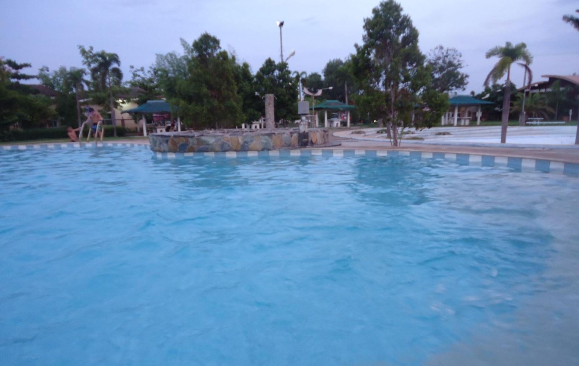 King'S Royale Hotel And Resort Bacolor Exterior foto
